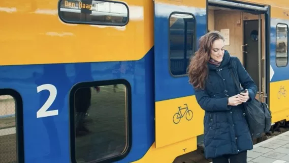 NS train woman